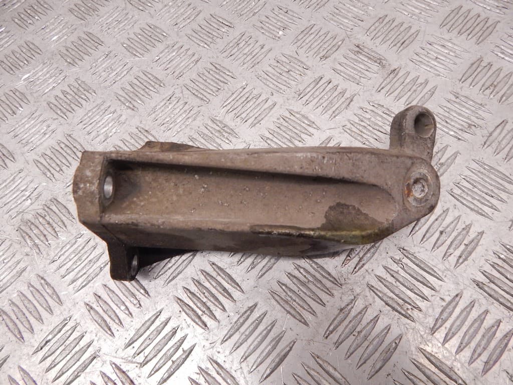 Кронштейн двигателя к Volkswagen Golf 3 (91-99)