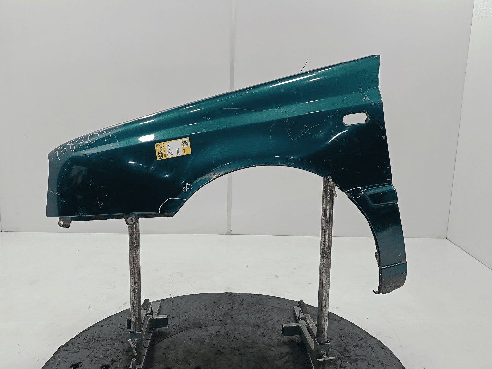 Крыло переднее левое к Volkswagen Golf 3 (91-99)