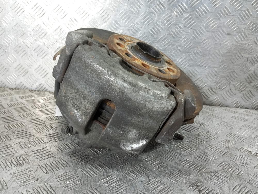 Кулак поворотный левый к Volkswagen Golf 6 (08-15)