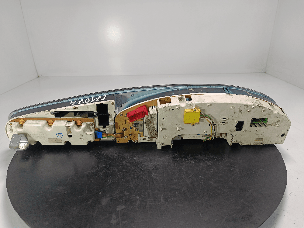 Щиток приборов (приборная панель) к Audi 100 C4 (90-94)