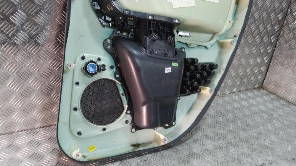 Обшивка двери задней левой (дверная карта) к Volvo XC60 1 (08-13)