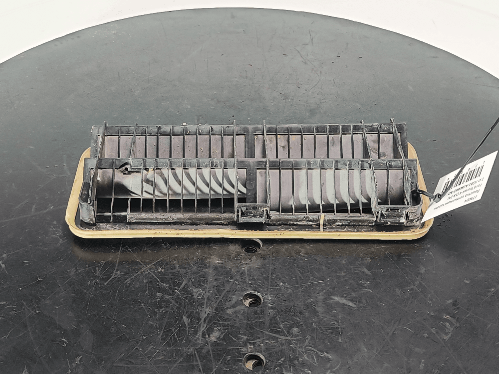 Решетка вентиляции кузова к Ford Transit 4 (13-24)