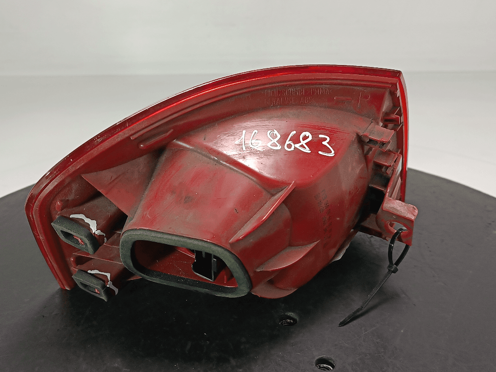 Фонарь задний правый к Volkswagen Passat B6 (05-10)