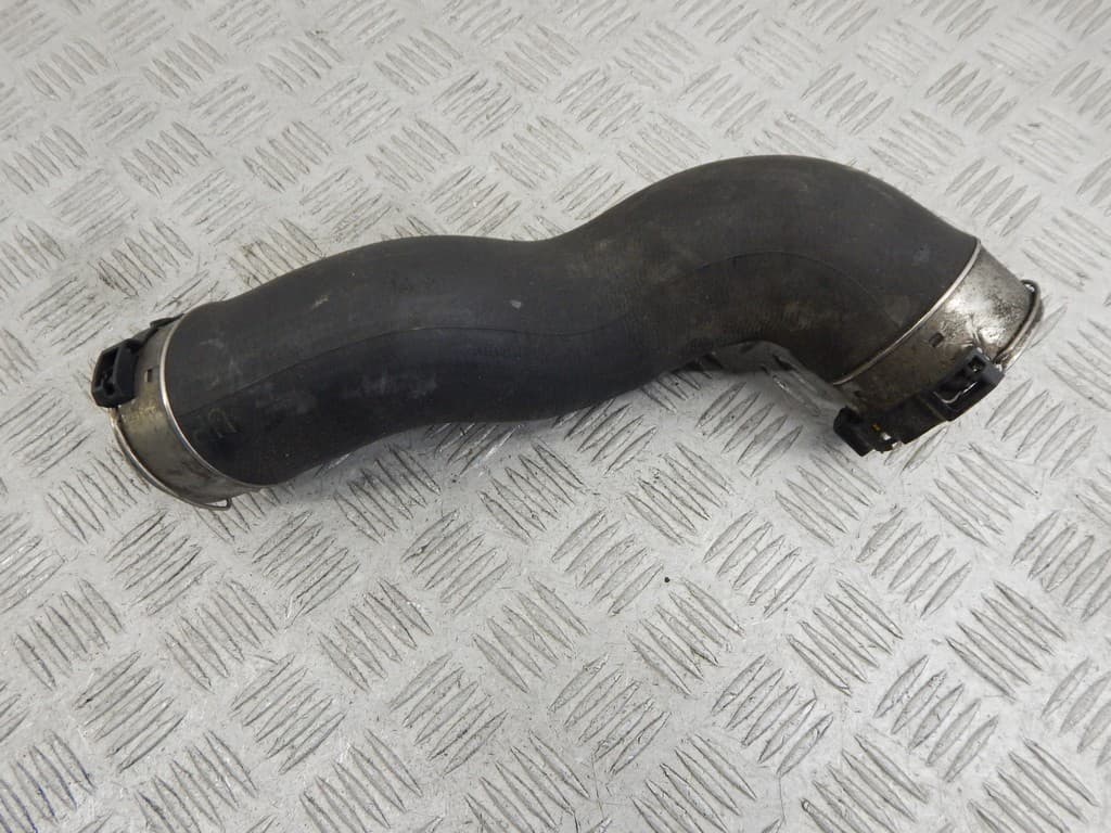 Патрубок интеркулера к BMW 5 F10/F11/F07 (09-13)