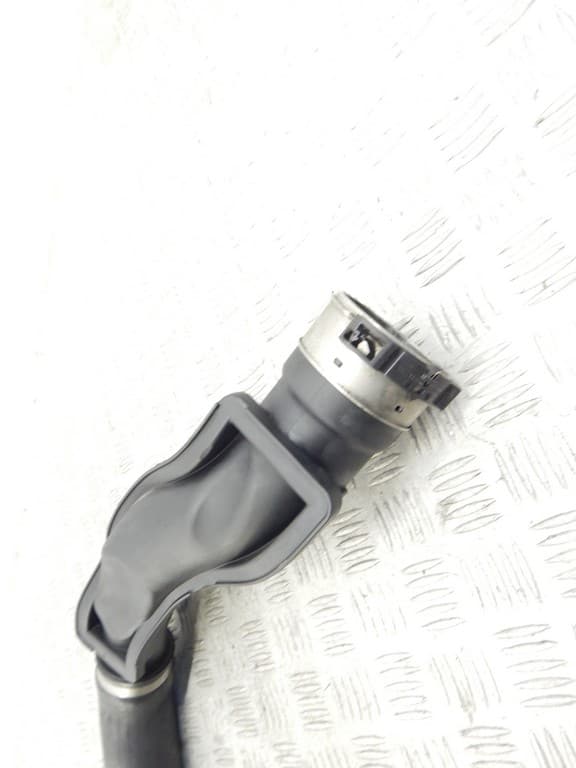 Патрубок интеркулера к BMW 7 F01/F02 (08-12)