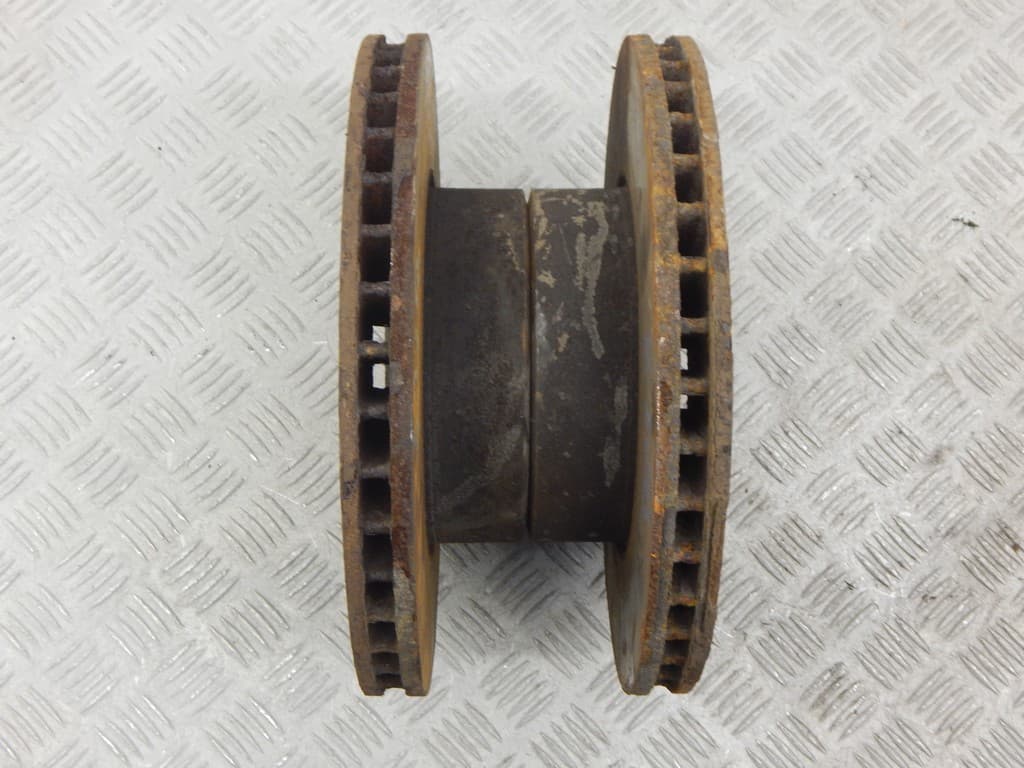 Диск тормозной передний к BMW 5 E60/E61 (02-07)