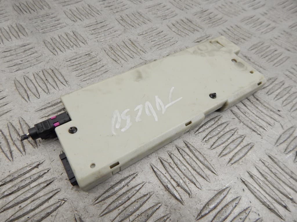 Усилитель антенны к BMW 7 F01/F02 (08-12)