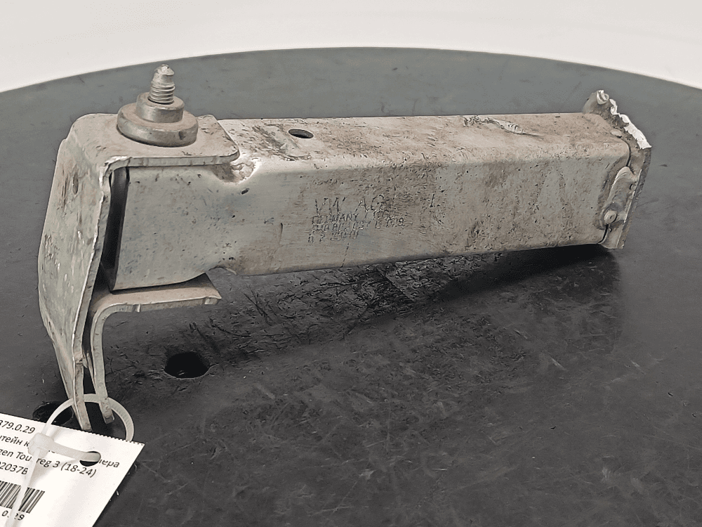 Кронштейн крепления бампера переднего к Volkswagen Touareg 3 (18-24)