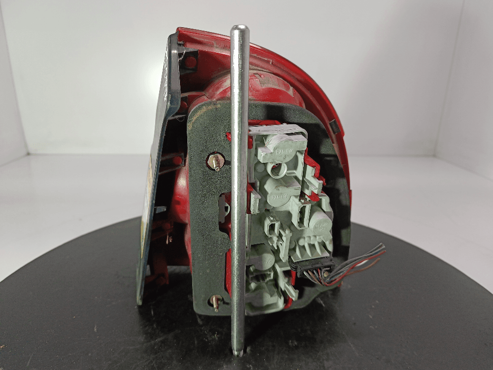 Фонарь задний левый к Volkswagen Passat B5+ Рестайлинг (00-05)