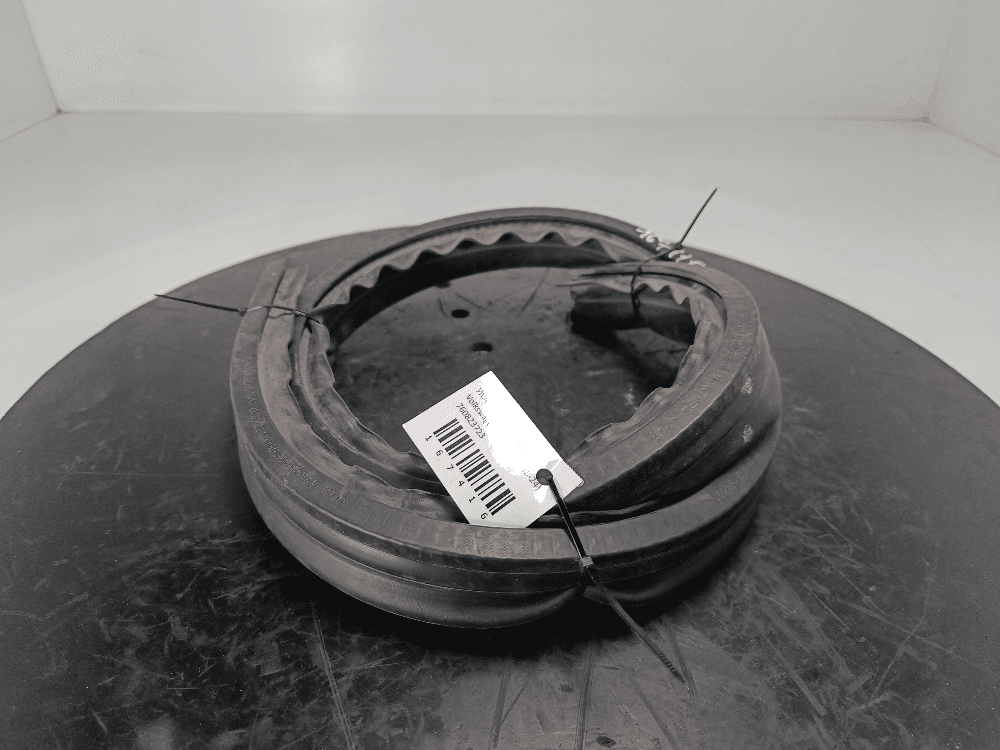 Уплотнитель капота к Volkswagen Touareg 3 (18-24)