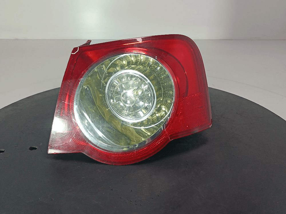Фонарь задний правый к Volkswagen Passat B6 (05-10)