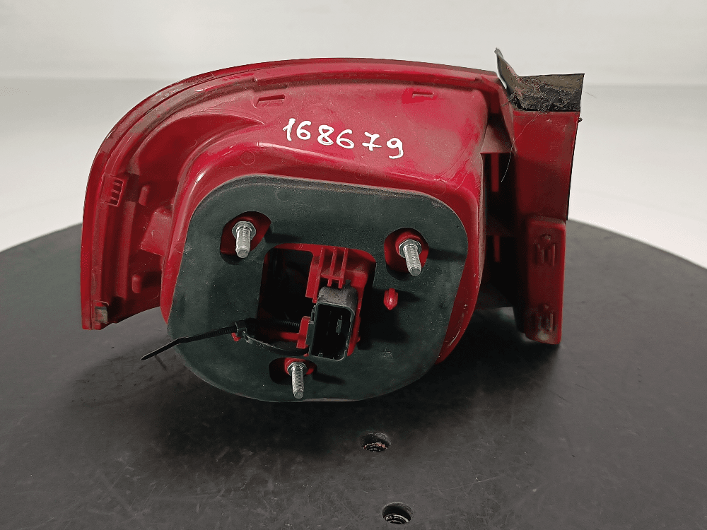 Фонарь задний правый к Volkswagen Passat B6 (05-10)