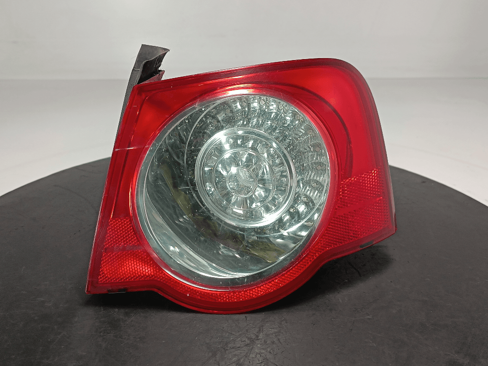 Фонарь задний правый к Volkswagen Passat B6 (05-10)
