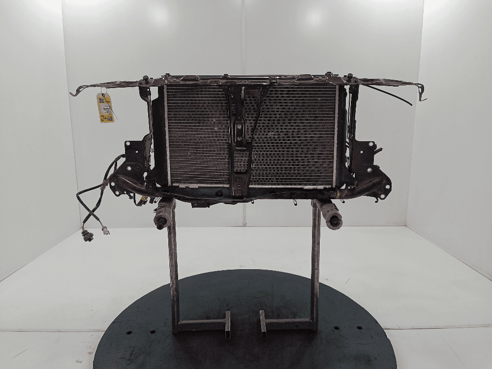 Передняя панель крепления облицовки (телевизор) к Audi 80 B4 (91-96)