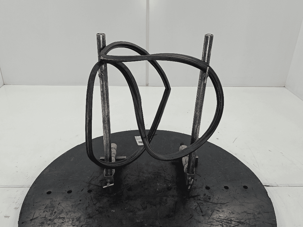 Уплотнитель двери задней правой к Audi 80 B4 (91-96)