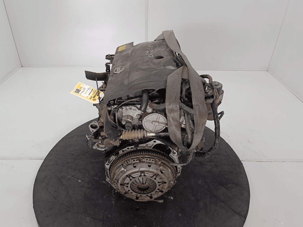 Двигатель к Nissan  Almera Tino (00-06)