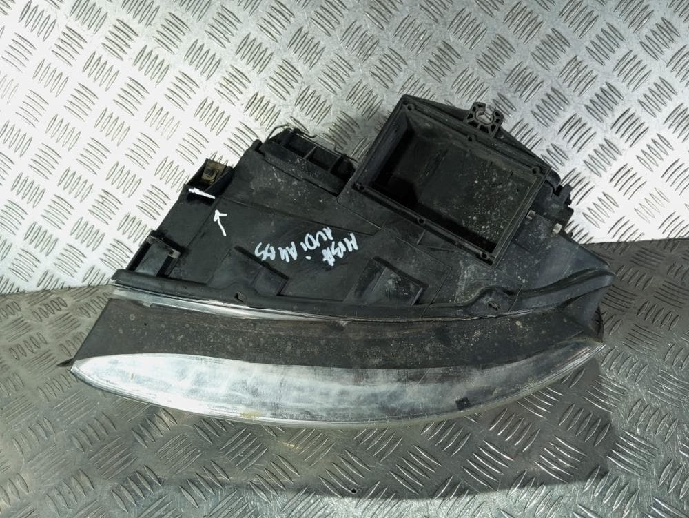Фара правая к Audi A4 B6 (01-05)