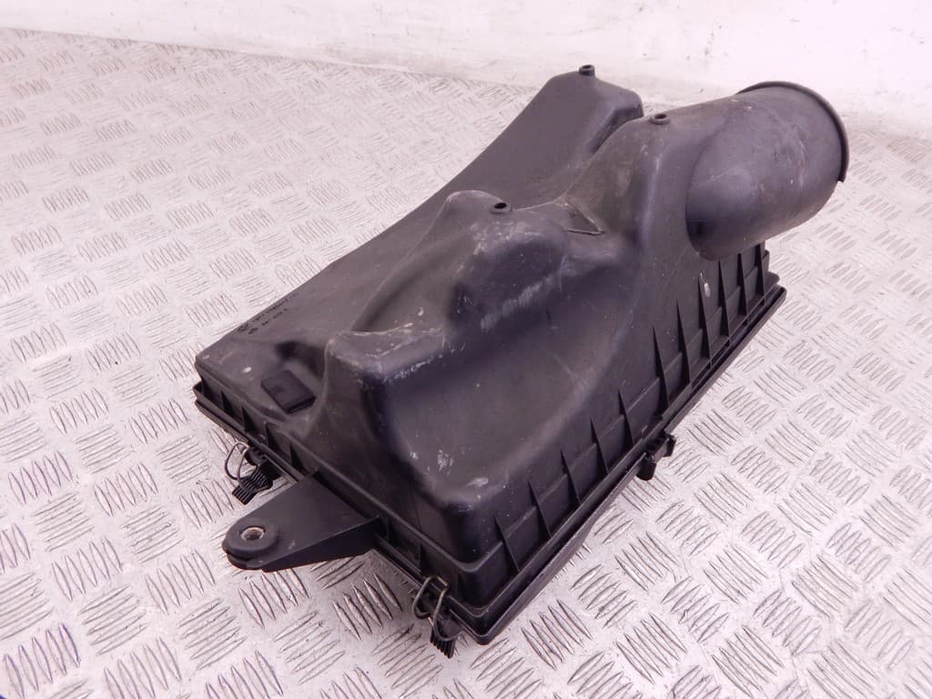 Корпус воздушного фильтра к BMW 6 E63/E64 (03-07)