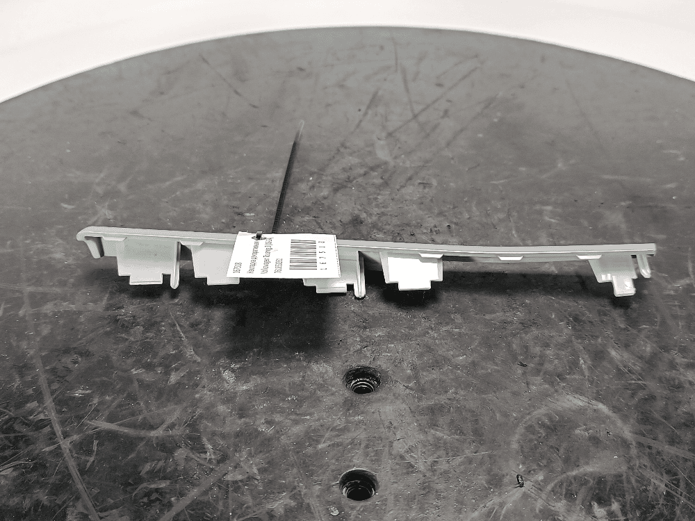 Накладка декоративная на торпедо к Volkswagen Touareg 3 (18-24)