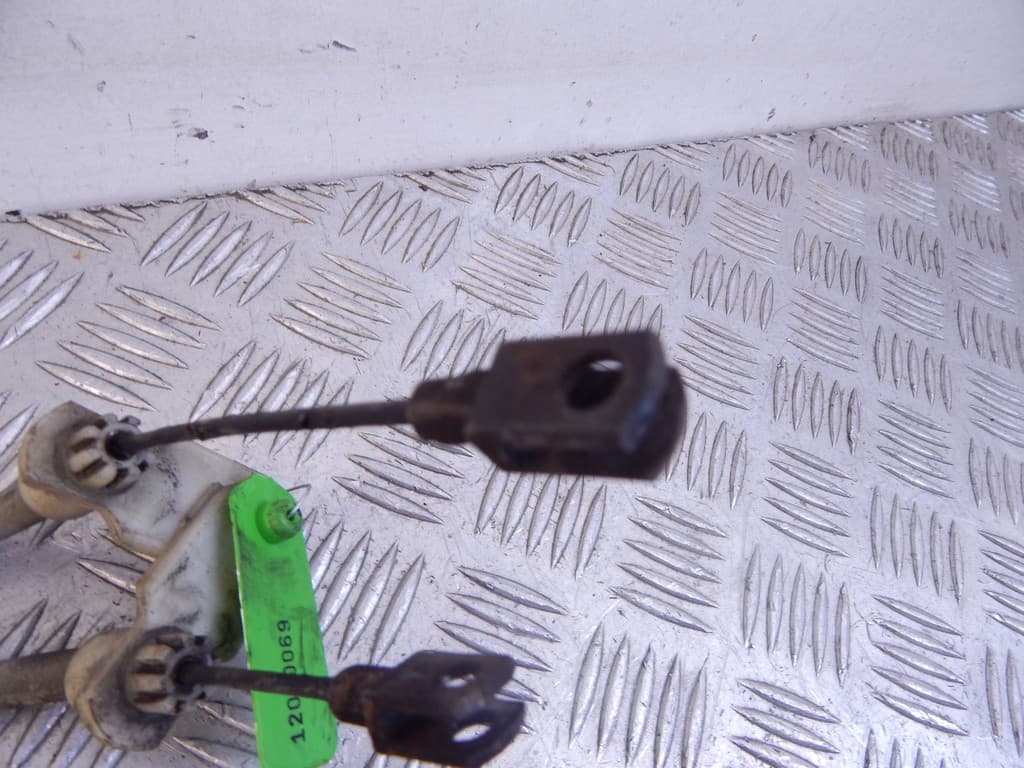 Трос ручника к Mercedes B W245 (05-08)
