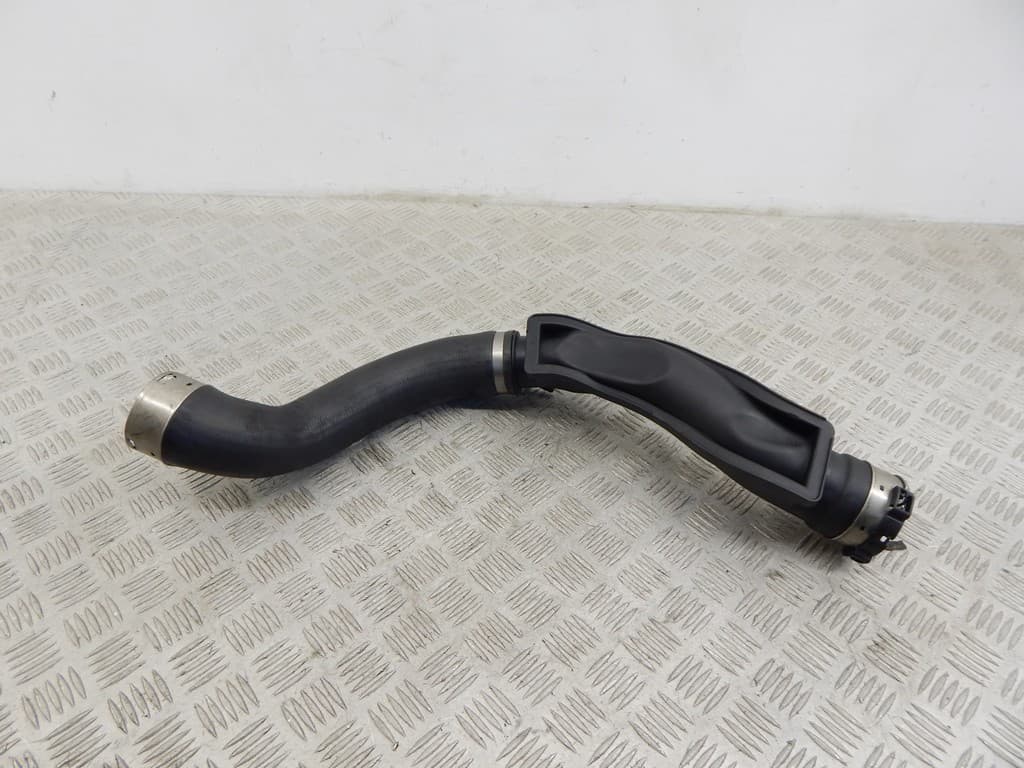 Патрубок интеркулера к BMW 7 F01/F02 (08-12)