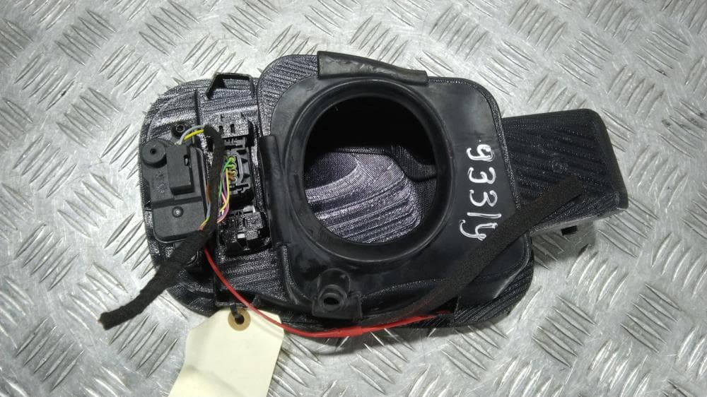 Лючок порта зарядки к Lamborghini Urus (18-24)