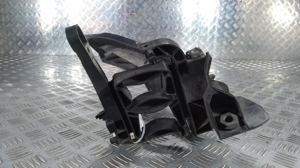 Крепление фары левой к Audi A4 B8/8K (07-11)
