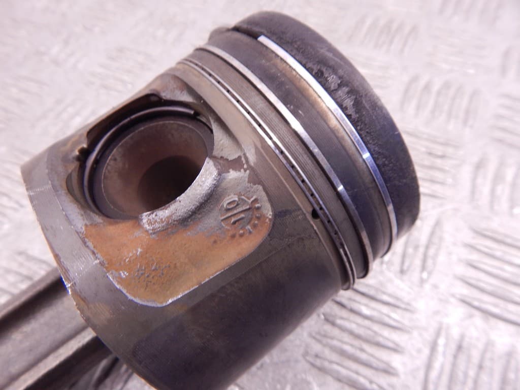 Поршень к BMW 3 E90/E91/E92/E93 (05-10)