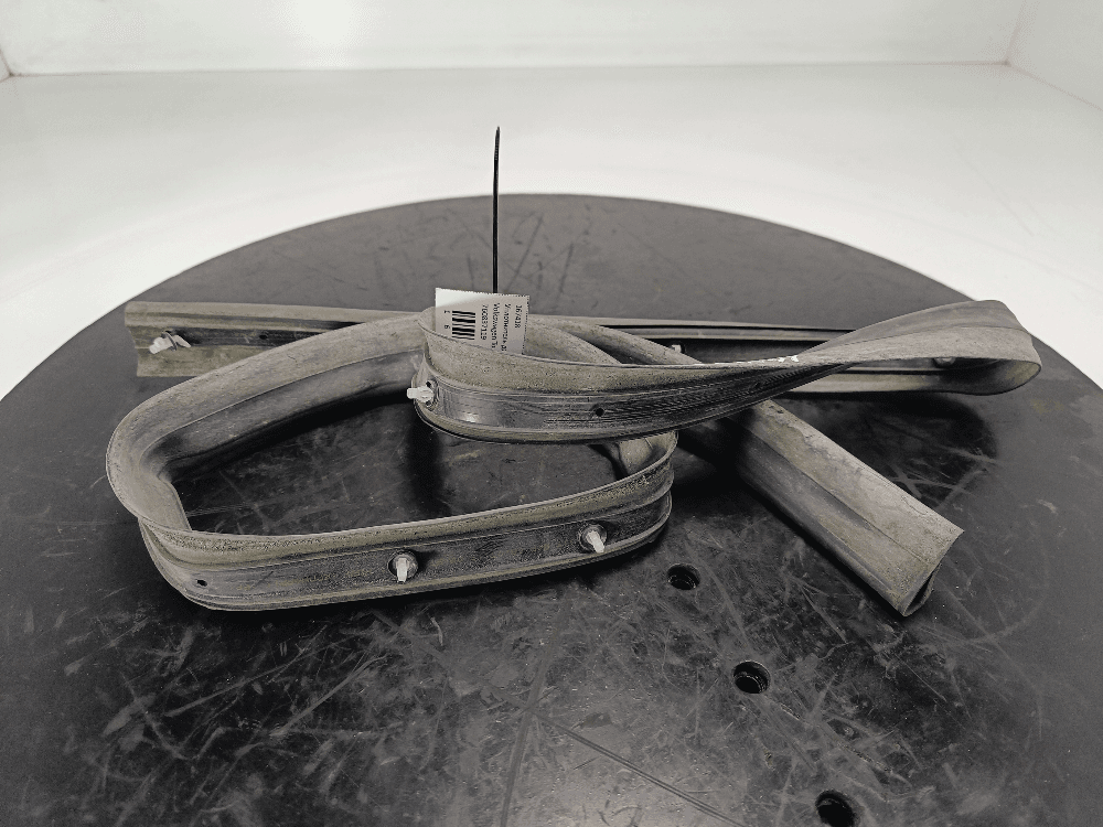 Уплотнитель двери задней правой к Volkswagen Touareg 3 (18-24)