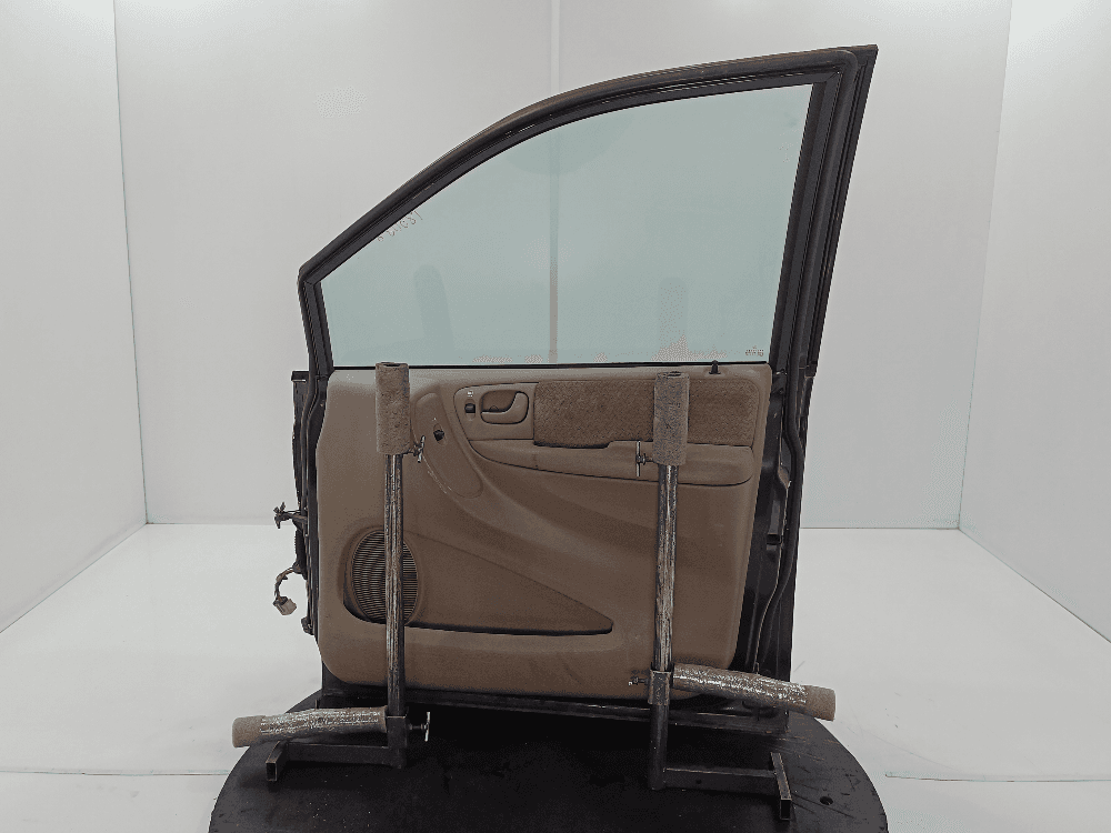 Дверь передняя правая к Chrysler Voyager 4 (01-04)