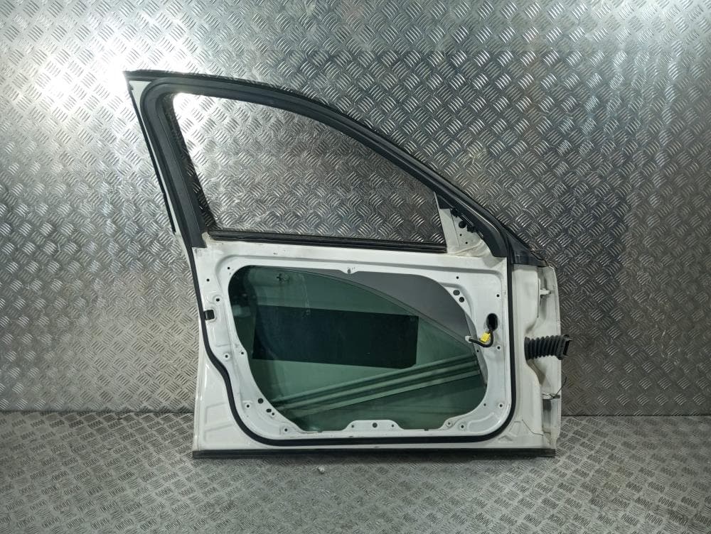 Дверь передняя левая к Mercedes C Class W204/S204/C204 (07-12)