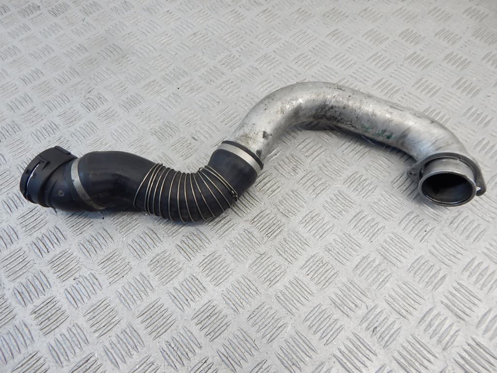 Патрубок интеркулера к BMW 7 E65/E66 (01-05)