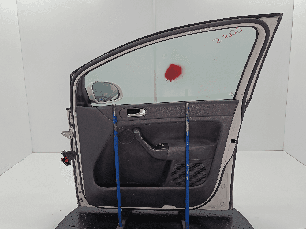 Дверь передняя правая к Volkswagen Golf Plus (05-09)