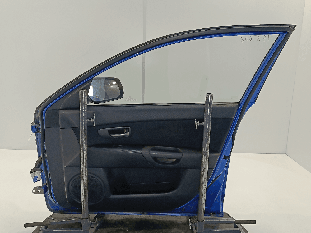 Дверь передняя правая к Mazda 3 BK (03-06)