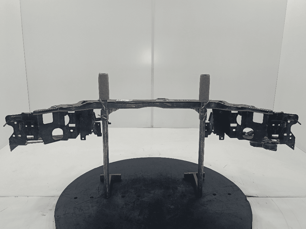 Передняя панель крепления облицовки (телевизор) к Volvo XC90 1 (02-06)