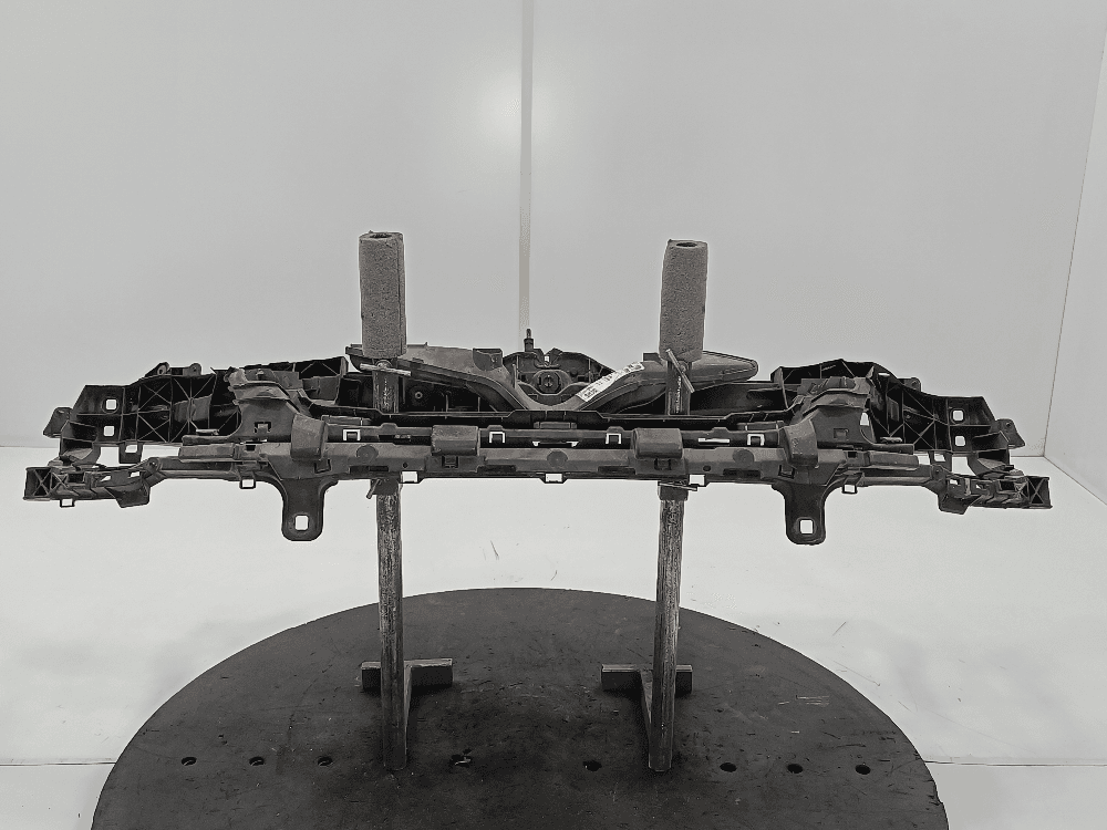 Передняя панель крепления облицовки (телевизор) к Ford Focus 2 (04-08)