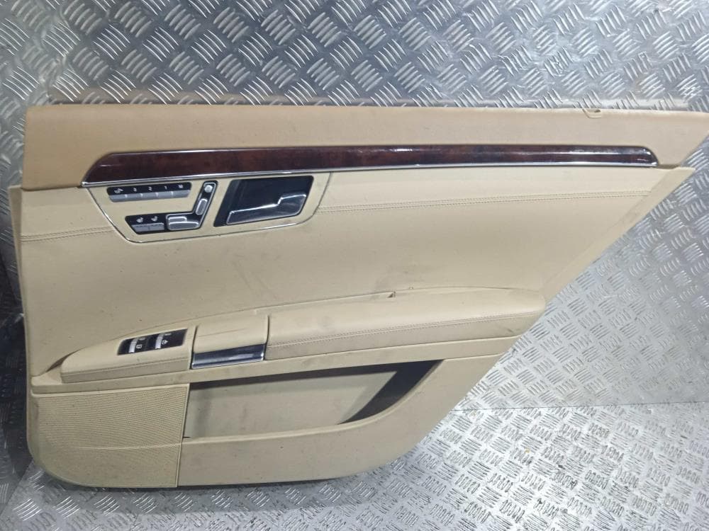 Обшивка двери задней правой (дверная карта) к Mercedes S W221 Рестайлинг (09-13)
