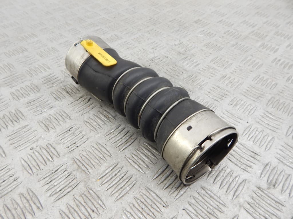 Патрубок интеркулера к BMW 7 F01/F02 (08-12)