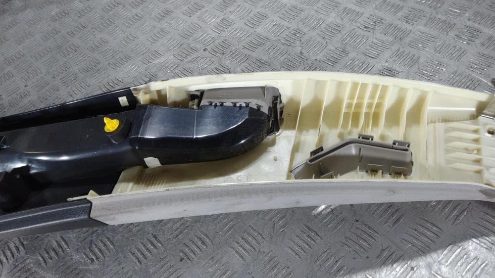 Обшивка стойки центральной правой к Volvo V70 3 (07-13)