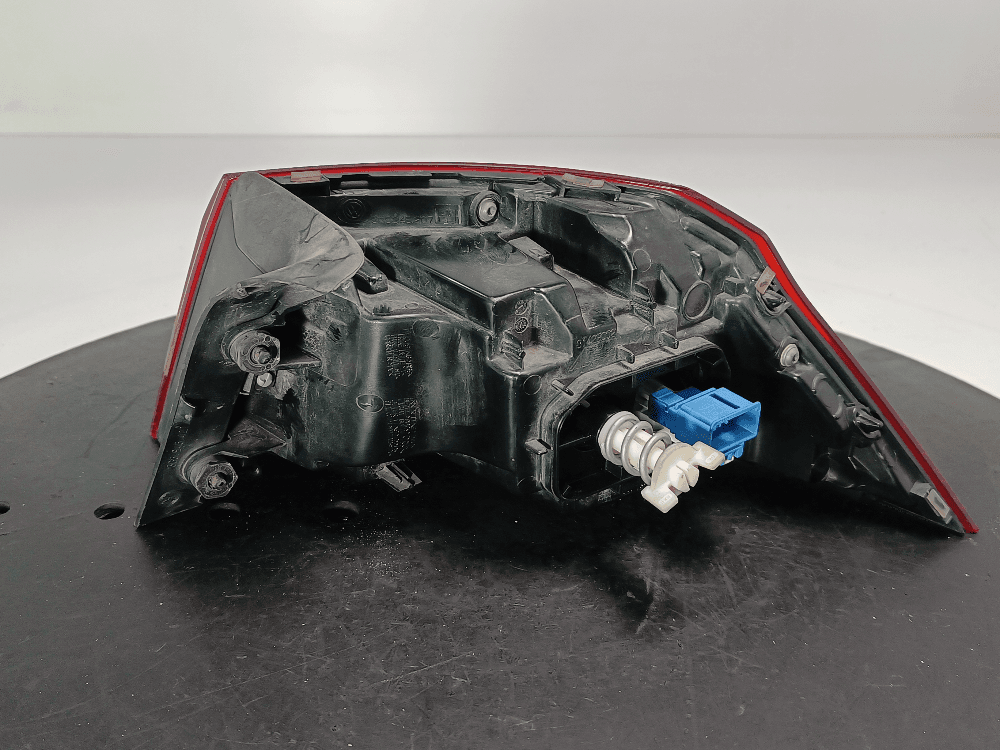 Фонарь задний левый к Volkswagen Passat B8 (14-19)