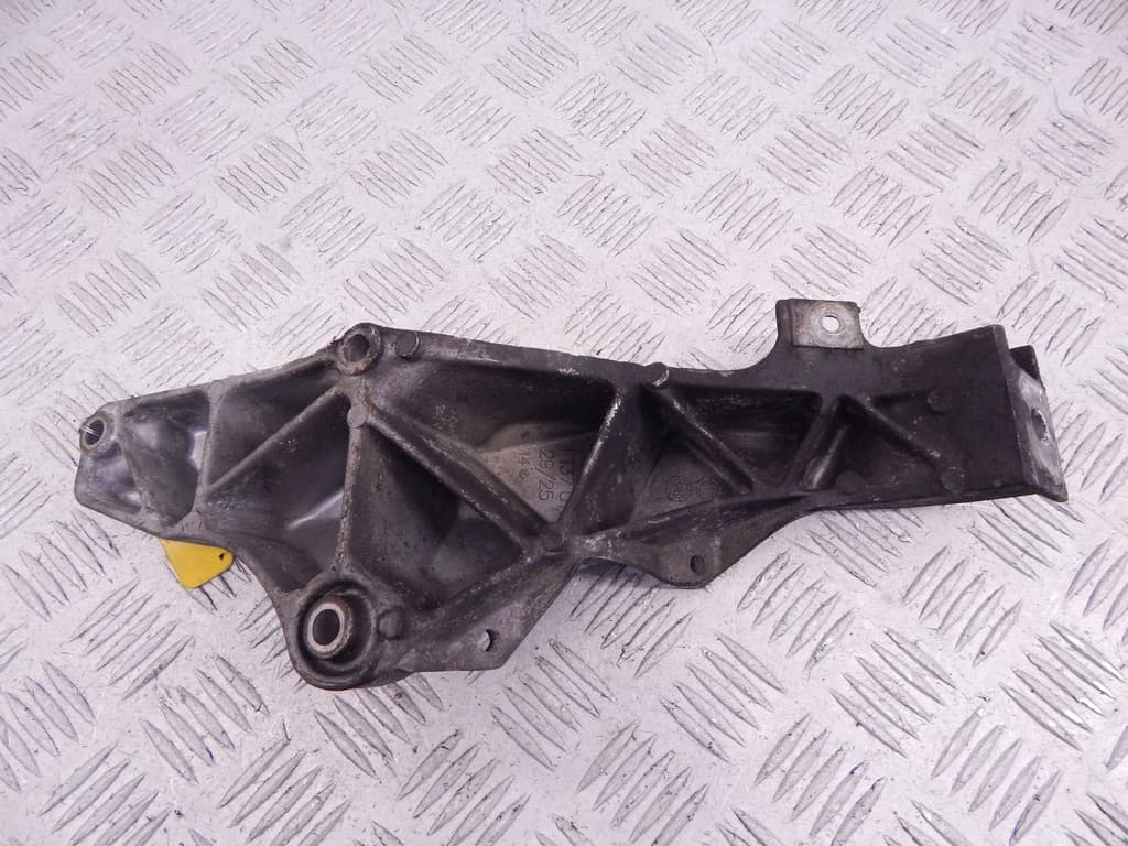 Кронштейн двигателя к BMW 3 E36 (90-00)