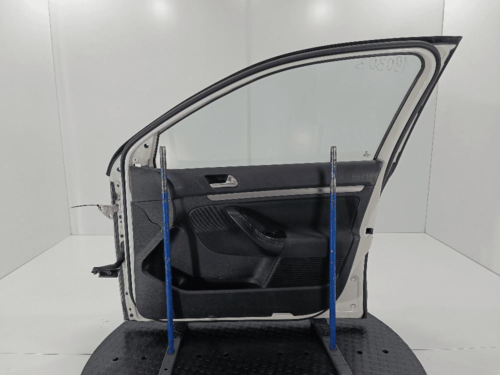 Дверь передняя правая к Volkswagen Golf 5 (03-09)