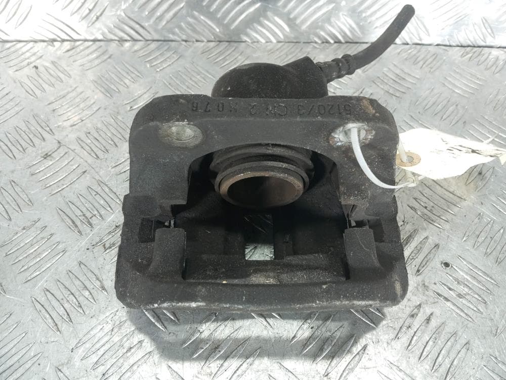 Суппорт передний правый к Renault Logan 1 (04-09)