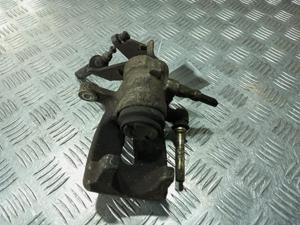 Суппорт задний правый к Alfa Romeo 147 (00-04)