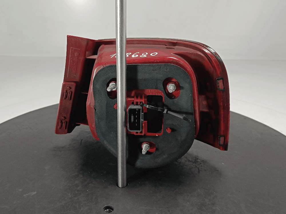 Фонарь задний левый к Volkswagen Passat B6 (05-10)