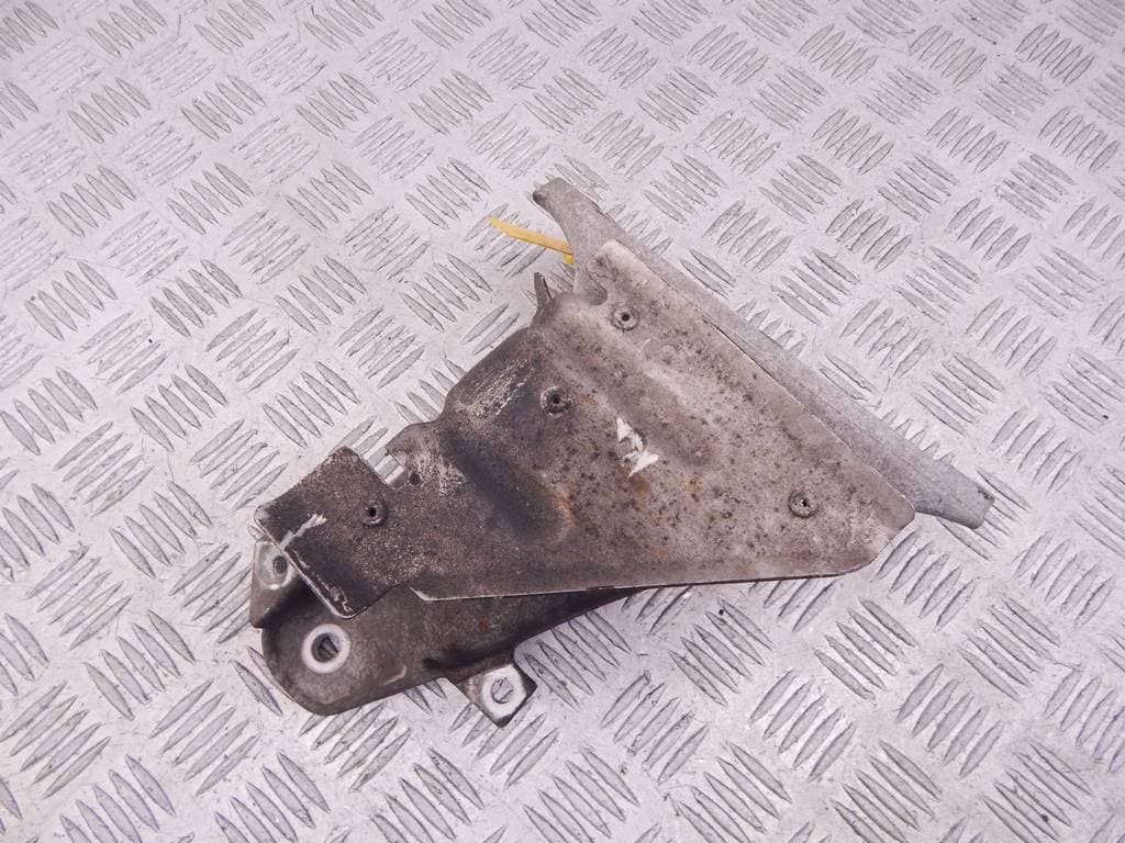 Кронштейн двигателя к BMW 5 E39 (95-00)