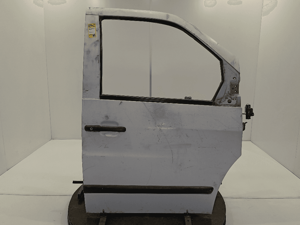 Дверь передняя правая к Mercedes Vito W638 (96-03)