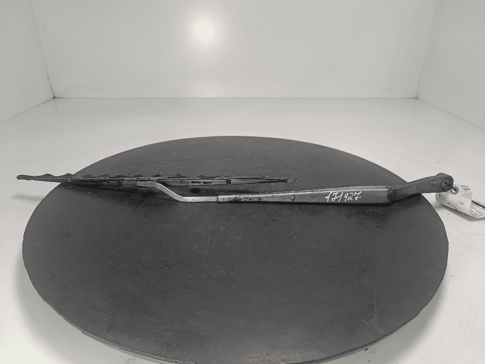 Щеткодержатель (поводок стеклоочистителя, дворник) к Nissan  Almera N15 (95-98)