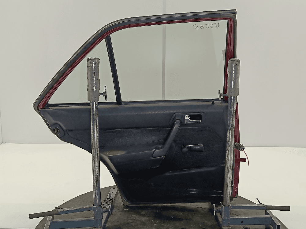 Дверь задняя левая к Mercedes 190 W201 (82-93)