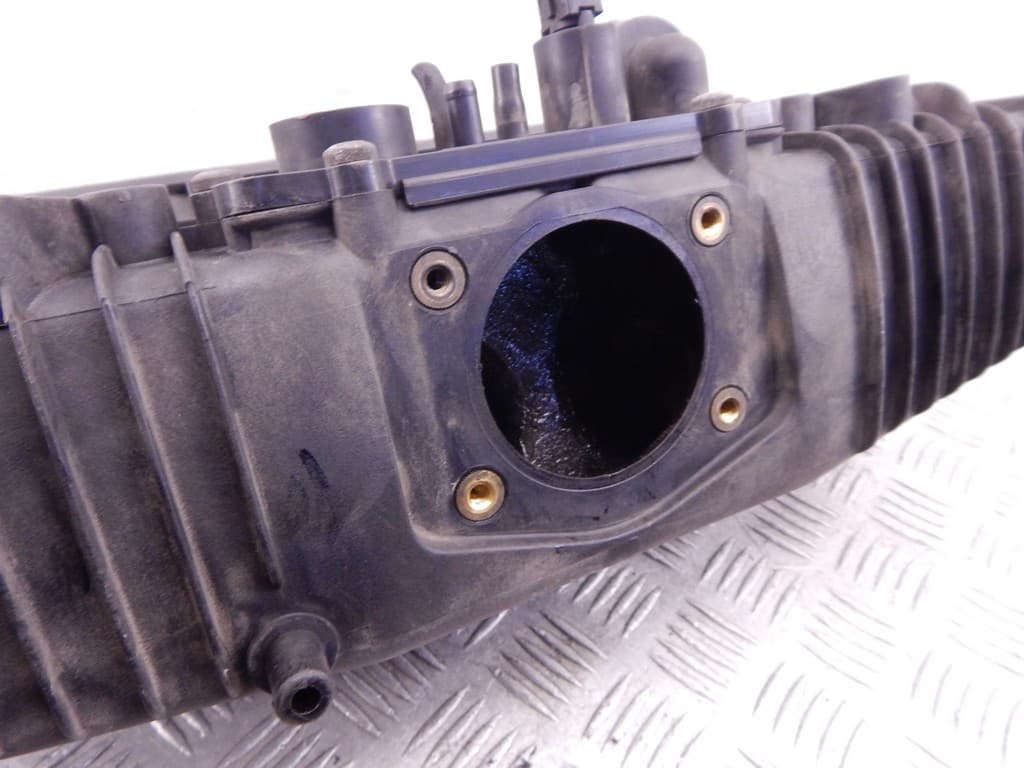 Коллектор впускной к BMW 7 E38 (94-98)